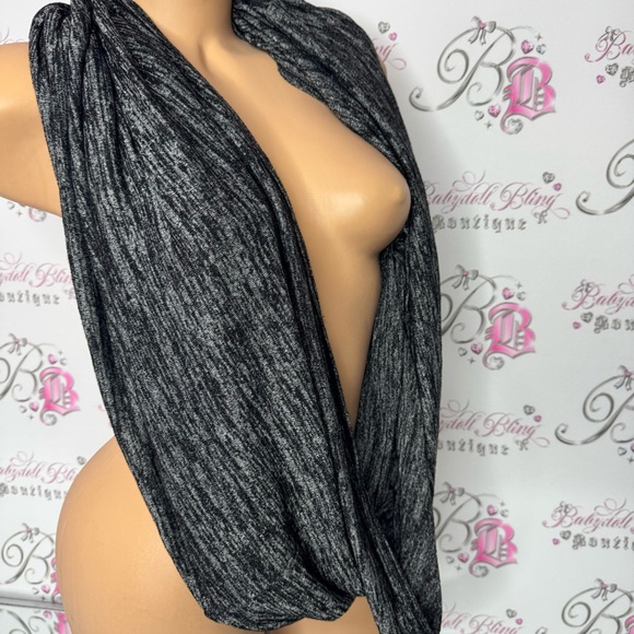 Wilfred free scarf circle infinity large blanket stretchy soft weathered grey - Picture 5 of 9